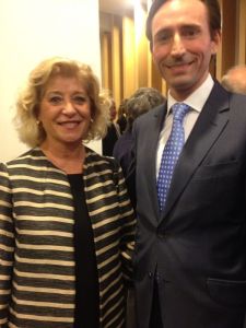 Miguel Maldonado, accésit del Premio Científico A.M.A. 2013, junto a Blanca Fernández, presidenta del COOOA