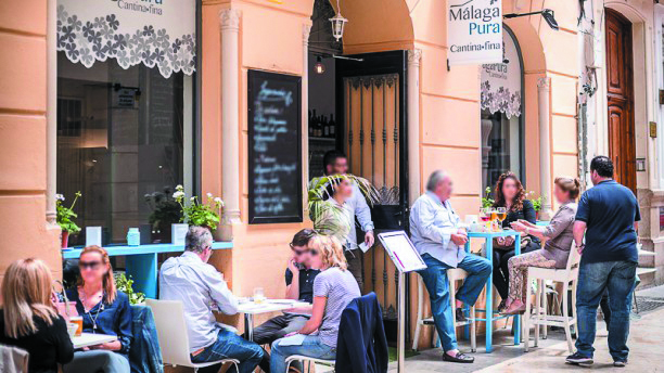 malaga-pura-terraza-y-entrada-b707b